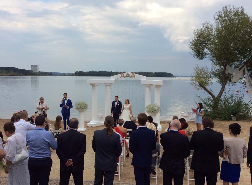 шаржист Михаил Шабалин на свадьбе Анастасии и Алексея в Ривьере