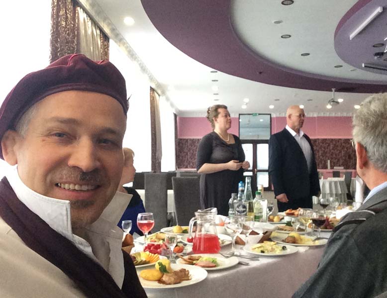 шаржист Михаил Шабалин на свадьбе Ирины и Михаила